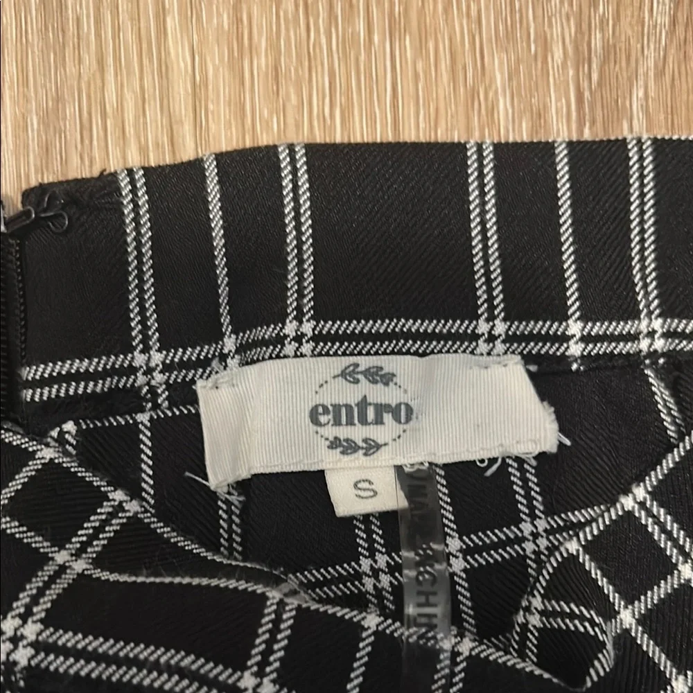 Entro Black and White Skort - size s